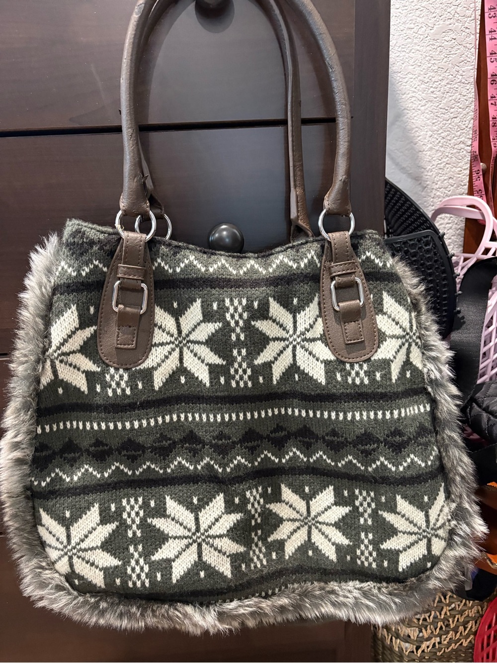 Old Navy Faux Fur Trim Knitted Snowflake Tote Bag - Olive/White